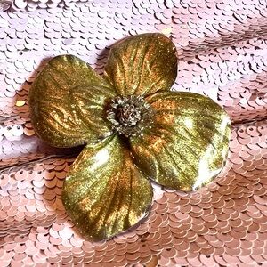Signed E PEARL💥VINTAGE~RARE💥Large Flower Enameled Gold/Cream Brooch Pin